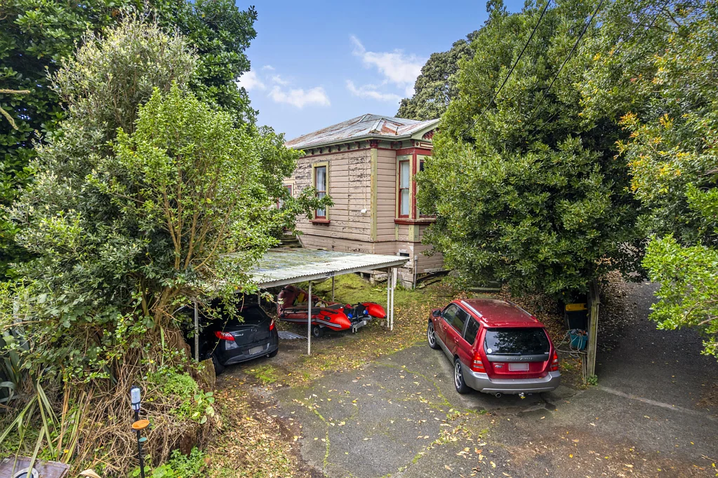 Mount Cook  Rare City-Fringe Development Opportunity