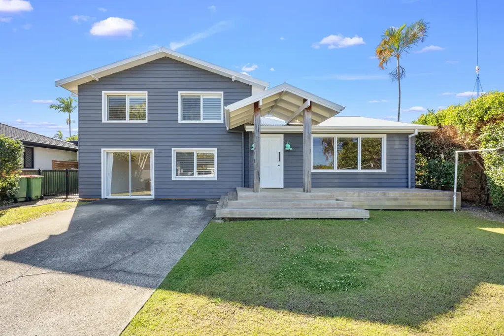 21 Dabchick Drive, Burleigh Waters, QLD 4220, 4 phòng ngủ, 2 phòng tắm, House