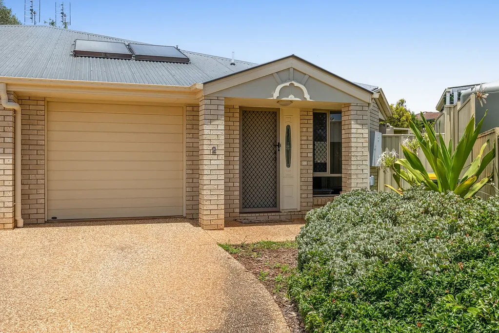 2/8 Heinemann Court, Kearneys Spring, QLD 4350