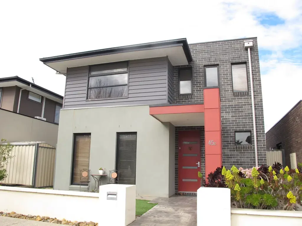 3 Bedroom Plus Study close to Town Centre