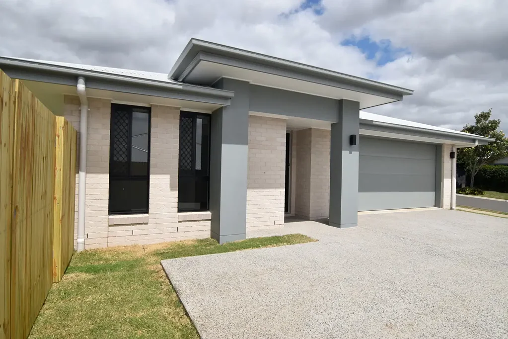 APPLICATION APPROVED:: MODERN FOUR BEDROOM HOME IN HILLCLOSE ESTATE