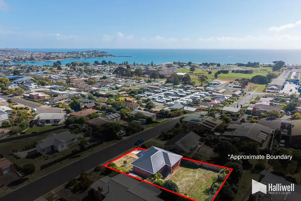 East Devonport 3房  Classic Charm with Views & Room to Grow