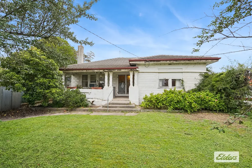 Long Gully 3房  A Timeless Bungalow Offering Space, Charm and Scope to Transform