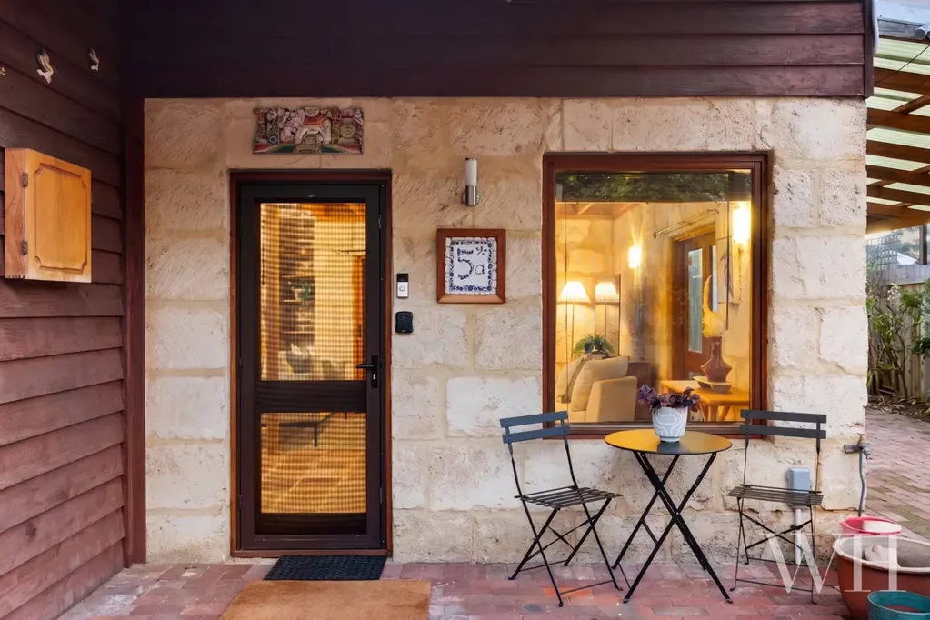 Beaconsfield 3 Bedroom A Hidden Treasure: Timber, Stone & Seclusion