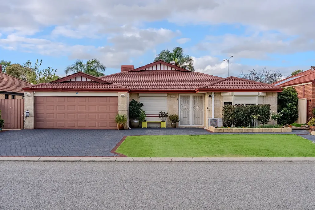Canning Vale 4ห้องนอน 600sqm Block | Spacious Family Home | Prime Location