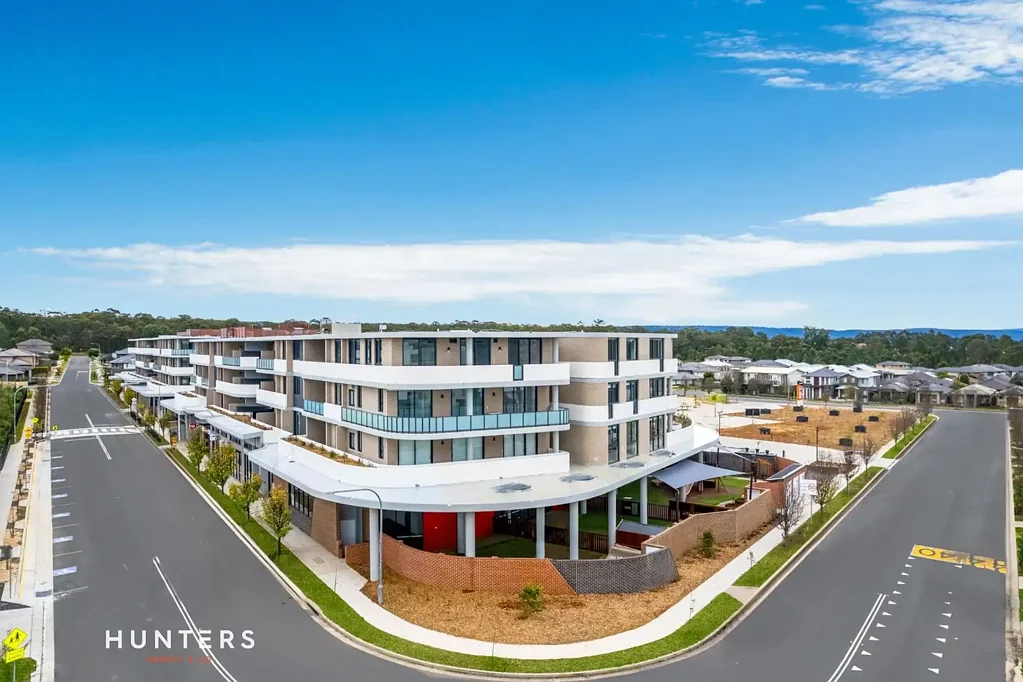 Glenmore Park 3Moenga Open Home Meeting Point: Glenmore Village Sales Desk, in front of Woolworths.