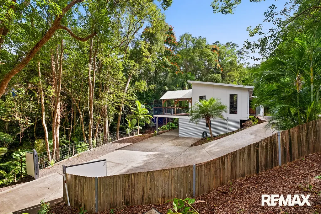 Nambour 3房  Contemporary Hinterland Retreat on 1,972sqm in Nambour Heights