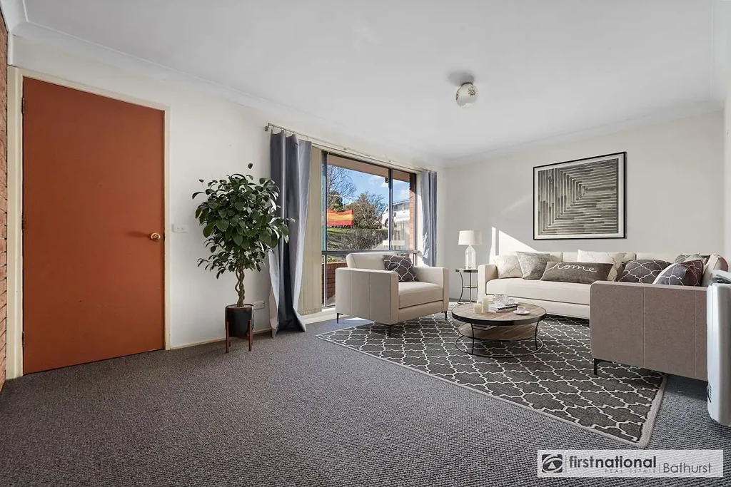 West Bathurst 2房  Low Maintenance, Brick Home in West Bathurst