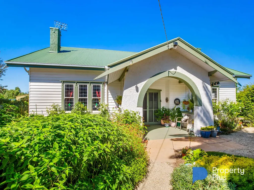 Charlton 3Kwarto Exceptional Californian Bungalow on 1300m2