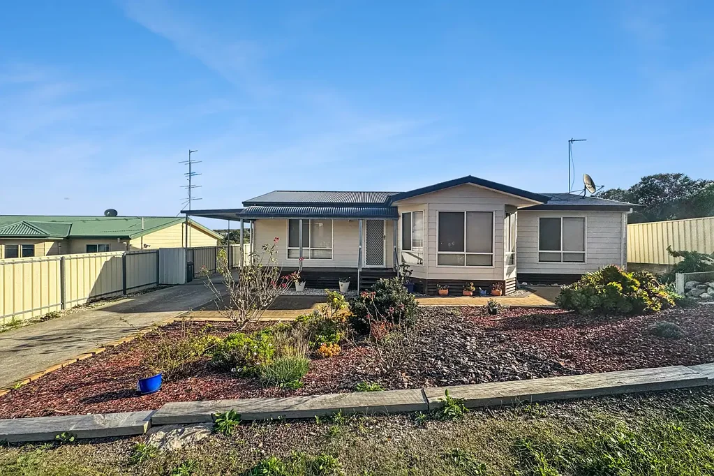 Peaceful Court Location With Family Appeal