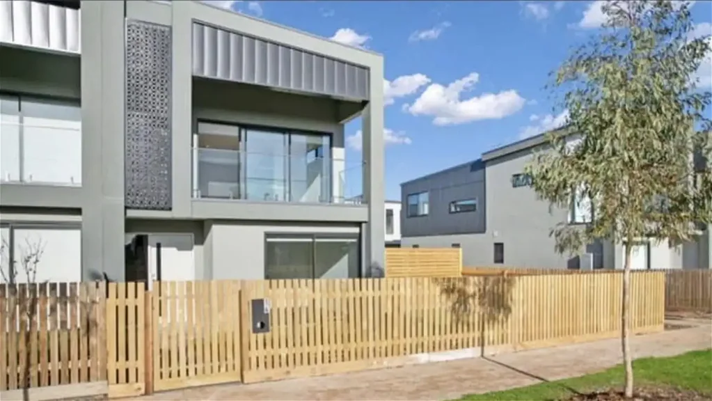 $460pw/3bed/2bath/2cat