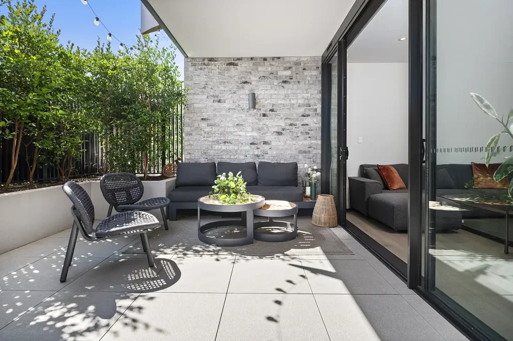 Roseville 2 Slaapkamer Light, Space & Refined Modern Luxury in Roseville