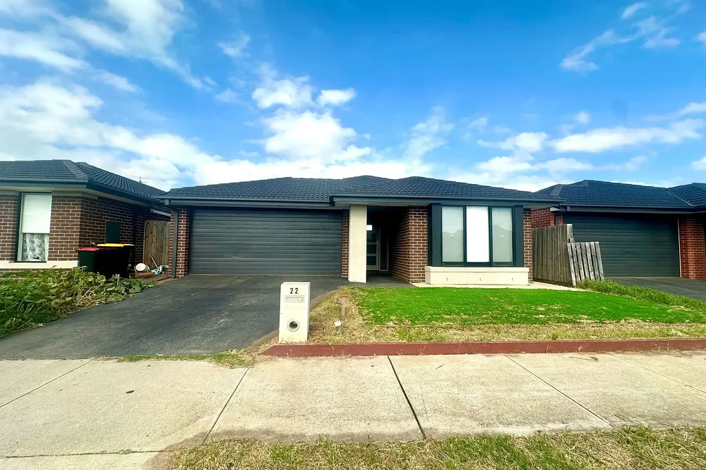 Spacious 4-Bedroom Family Home in Melton South