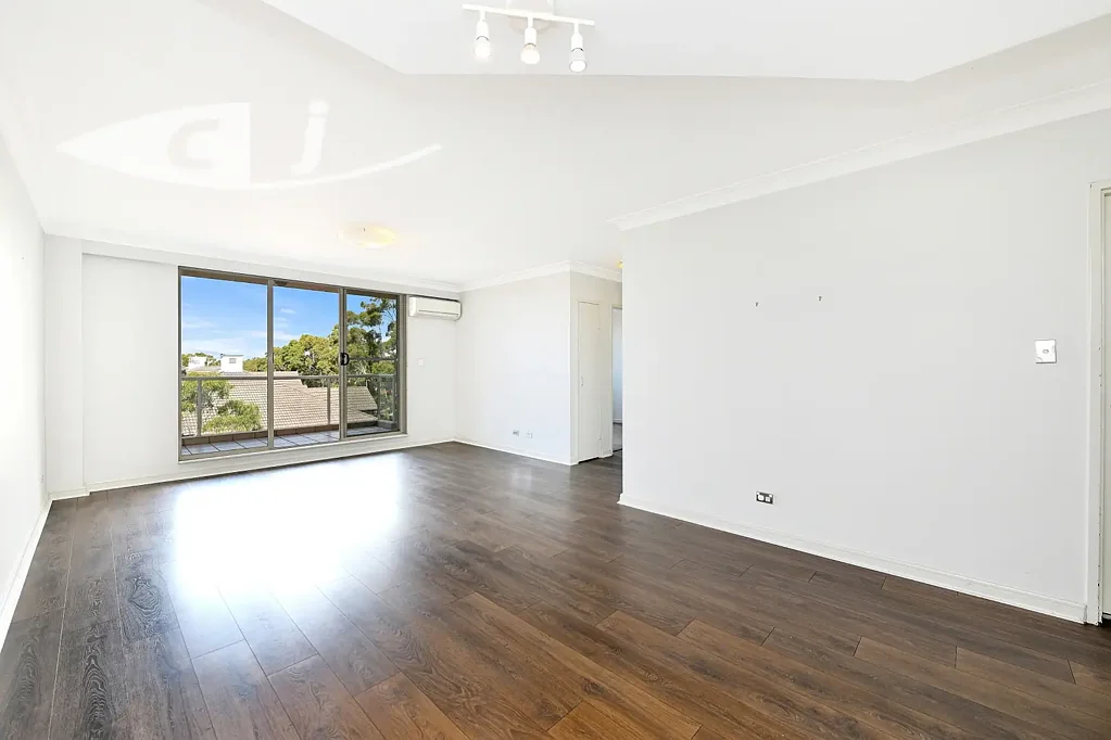 2 bedroom apartment on level 5 with local aerial views