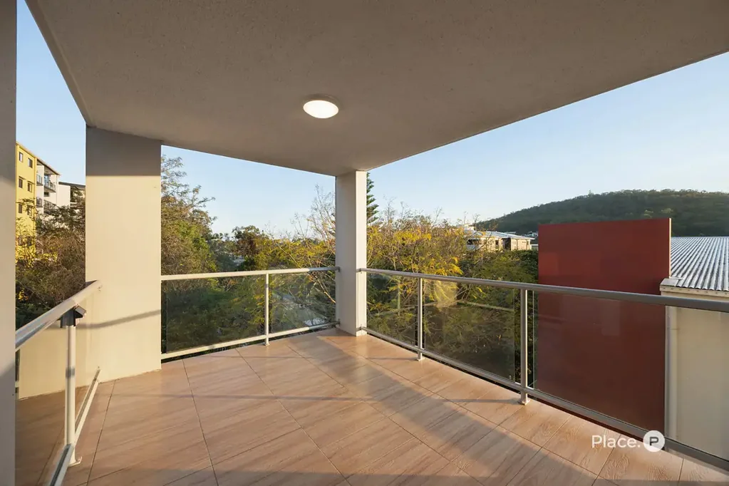 Mount Gravatt East 3Zimmer Elevated Mountain Views and a Walkable Lifestyle