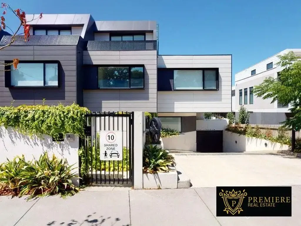 Well located family home!!