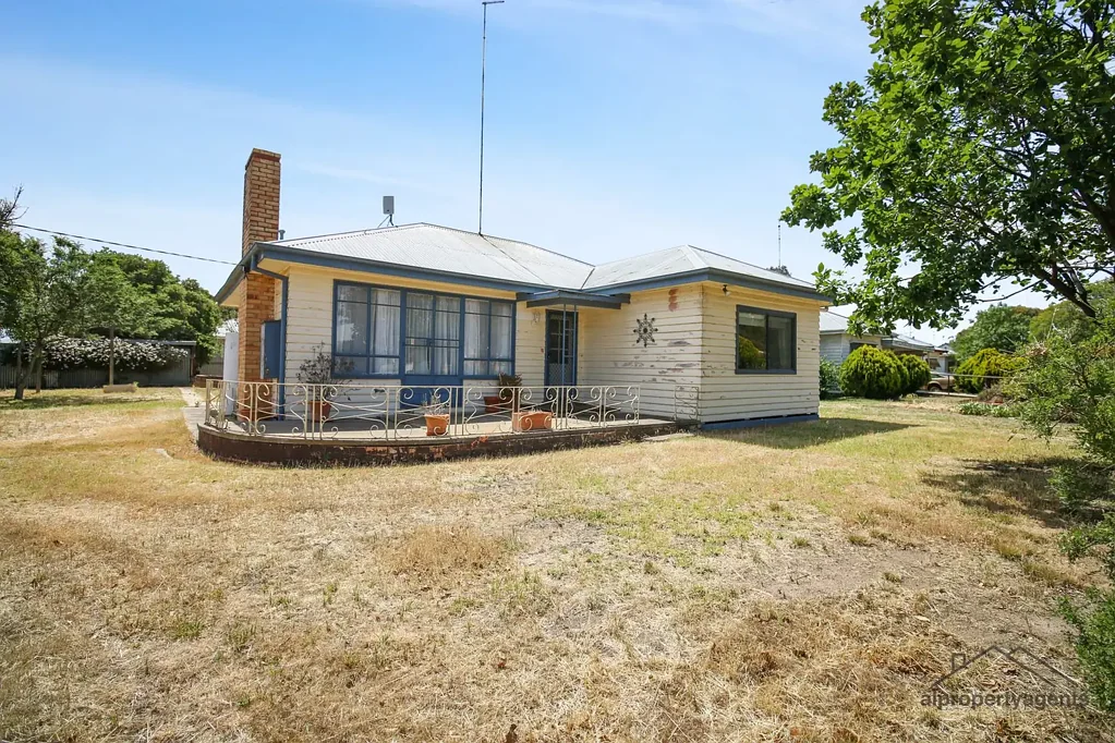 1 Alamein Avenue, Warracknabeal, VIC 3393
