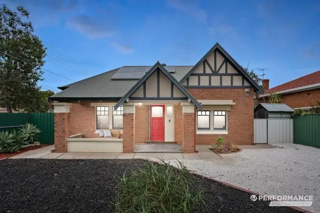 Beautiful Tudor home!!