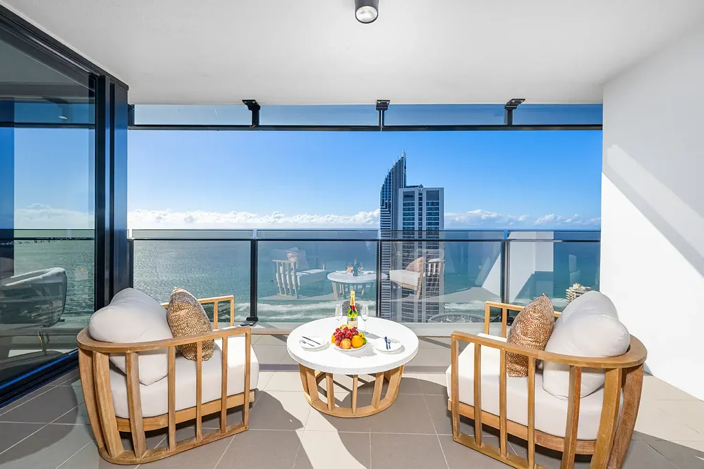 Surfers Paradise 3 Bedroom ACT FAST - HIGH-FLOOR LUXURY APARTMENT WITH BREATHTAKING OCEAN & CITY VIEWS - WON'T LAST!