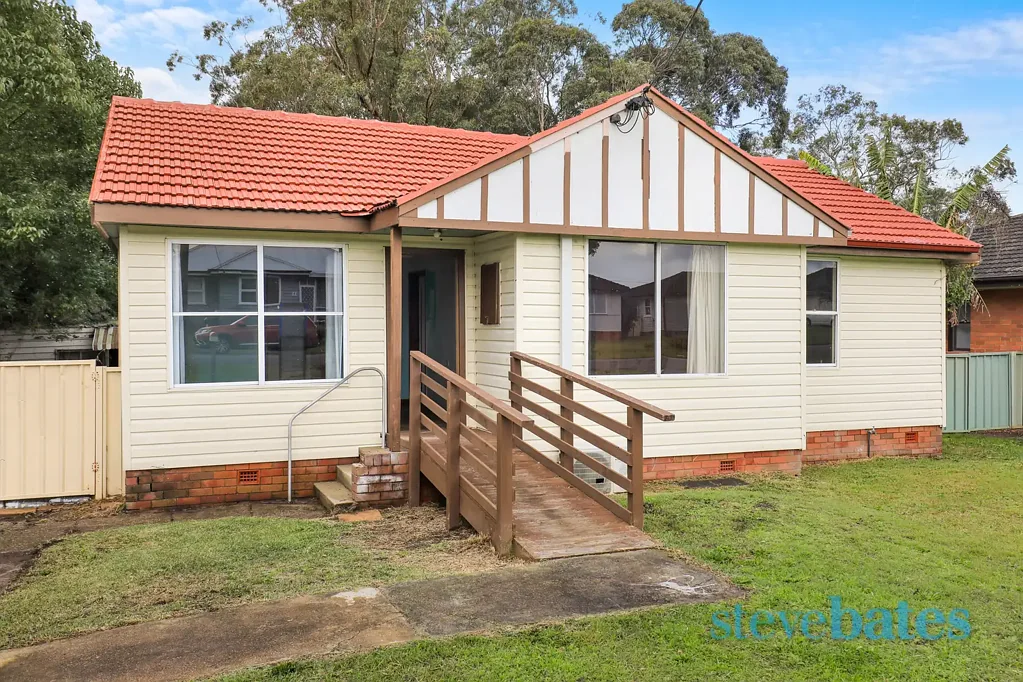 Raymond Terrace 3房  Renovate, Rebuild Your Vision or Invest – Opportunity Knocks