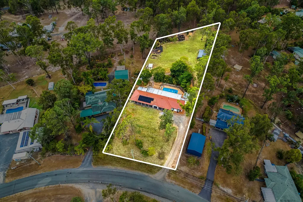 Cedar Grove 6ห้องนอน Spacious 6-Bedroom Family Retreat with Pool & Shed in Cedar Grove!