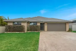 5 Palm Lilly Close, Worrigee