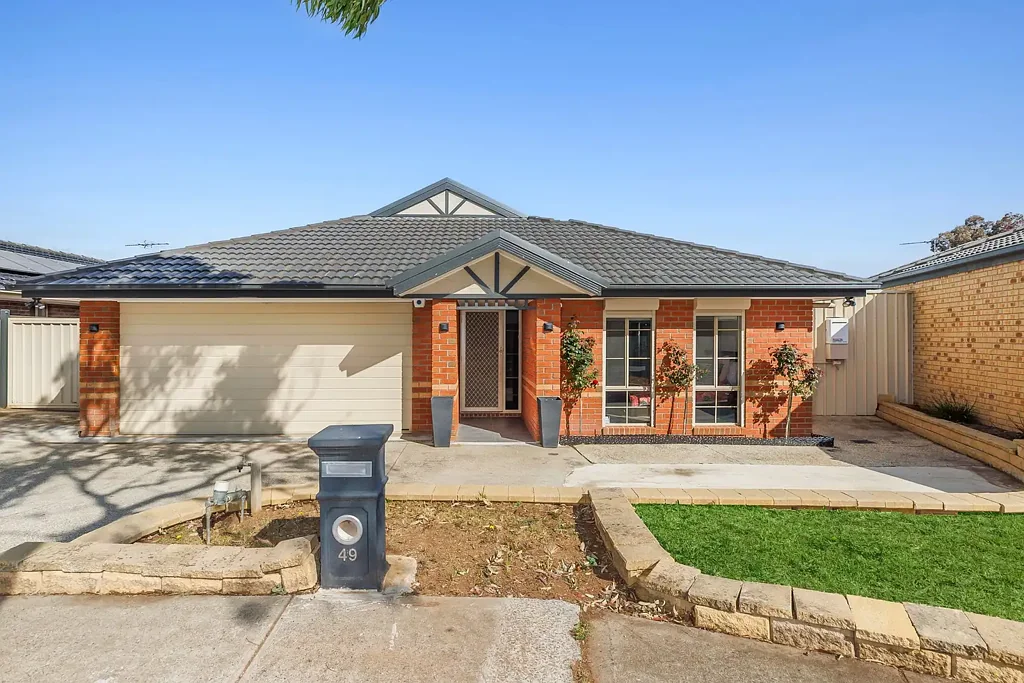 Burnside Heights 4chambre Creek Facing 700m2+ Family Residence