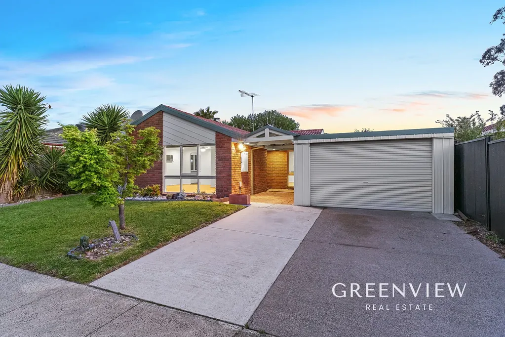 Cranbourne North 4房 Cranbourne北宁静角落 530m²宽绰地块 三卧一书房 现代厨房不锈钢电器 主卧独立卫浴 宽敞娱乐后廊 成熟社区近商圈 Bright Family Living with Space to Entertain