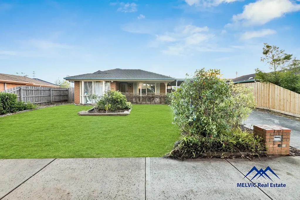 Cranbourne West 3ਬੈੱਡਰੂਮ MOTIVATED SELLER - Prime Cranbourne West Opportunity on 698sqm – Perfect for Families or Investors!!