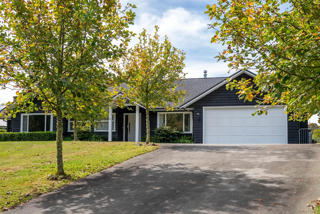 Kinloch 3 Bedroom Peaceful, Private and Perfectly Positioned in The Poplars