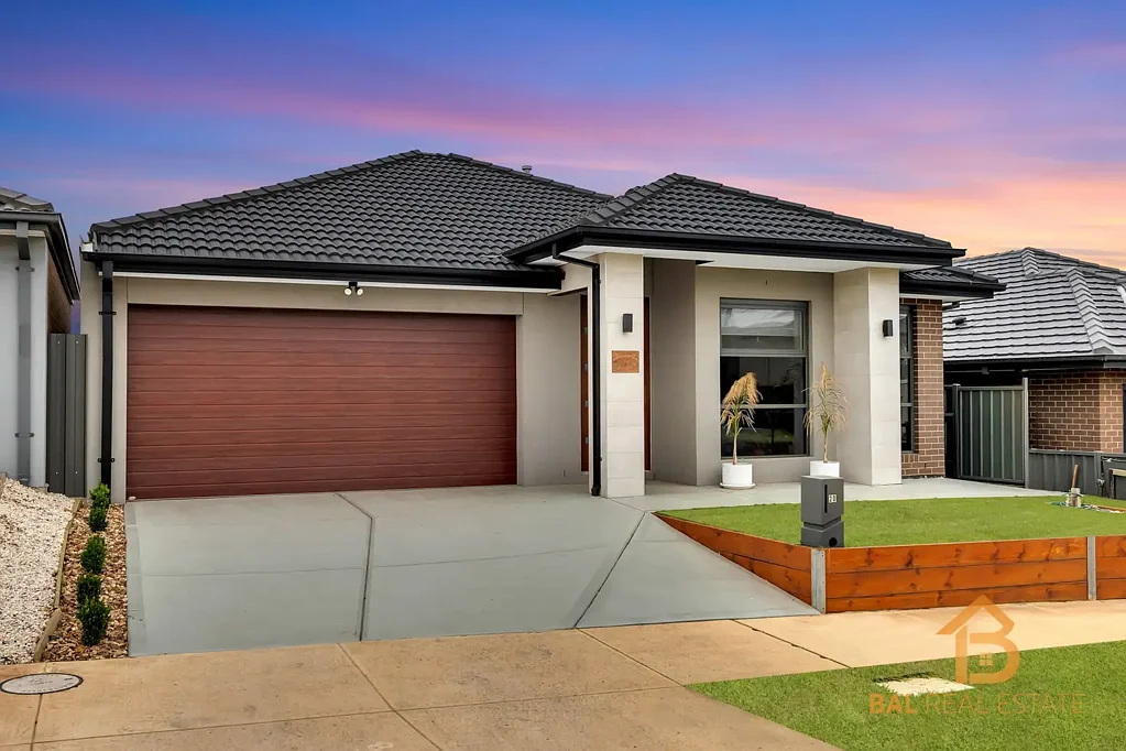 Truganina 3房 双车库 3卧2卫 主卧带独卫 900mm电器 40mm台面 近公园 学校 Great Location - Quality Home and Lifestyle
