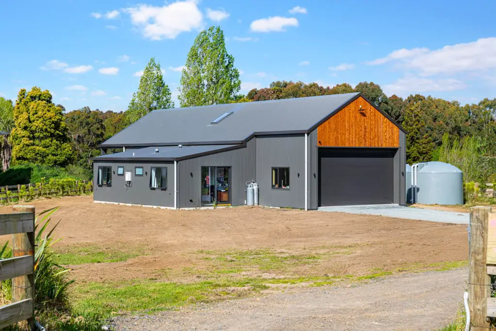 Orere Point 4 Bedroom Vendor says bring all offers! Building work is...