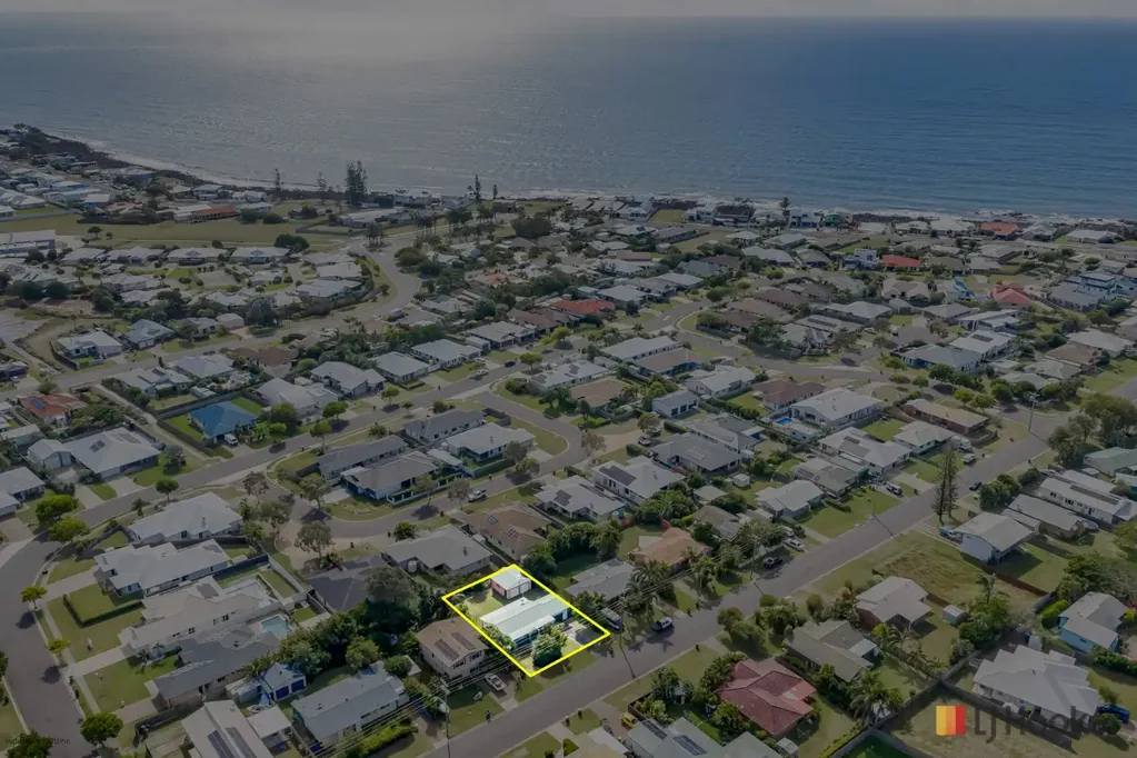 Bargara 2Zimmer COASTAL CHARM WITH ENDLESS POTENTIAL IN THE HEART OF BARGARA
