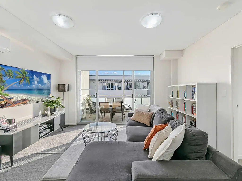 Modern Top-Floor Apartment with Lift Access – Prime Tallawong Location