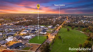 Strathalbyn  The BIGGEST allotment in "Pipers Crest"