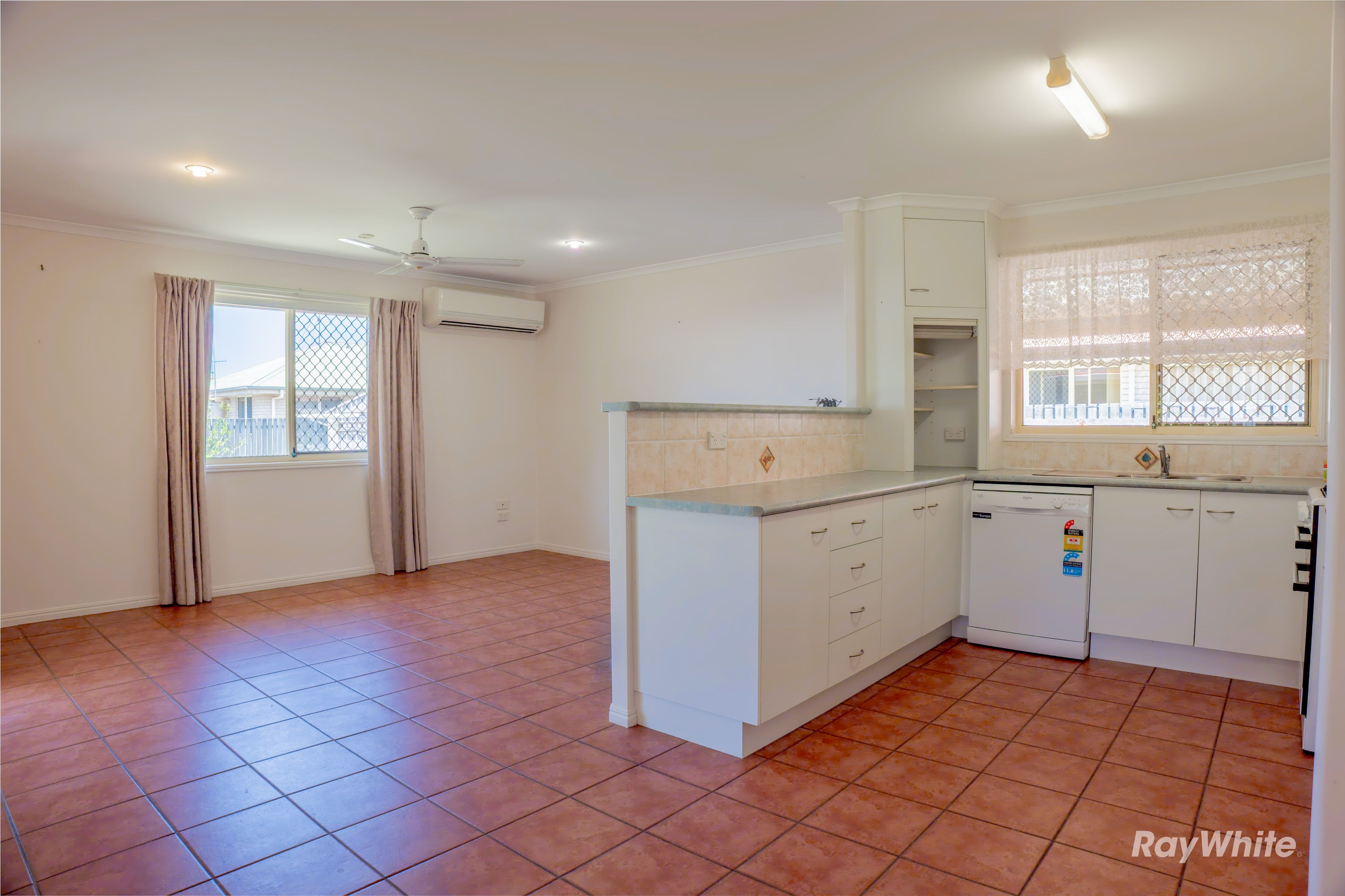 44 DAVIDSON ST, BARGARA QLD 4670, 0 chambres, 0 salles de bain, House