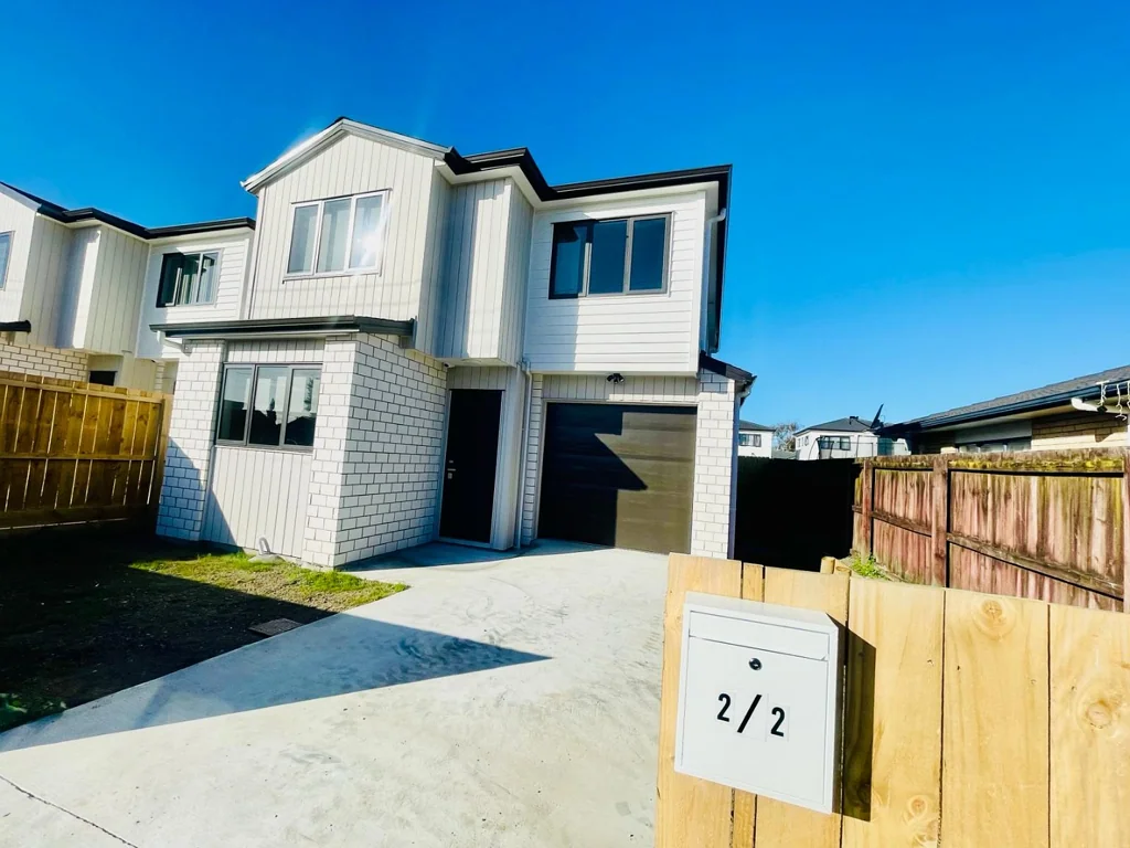 PAPAKURA, 4 BEDROOMS