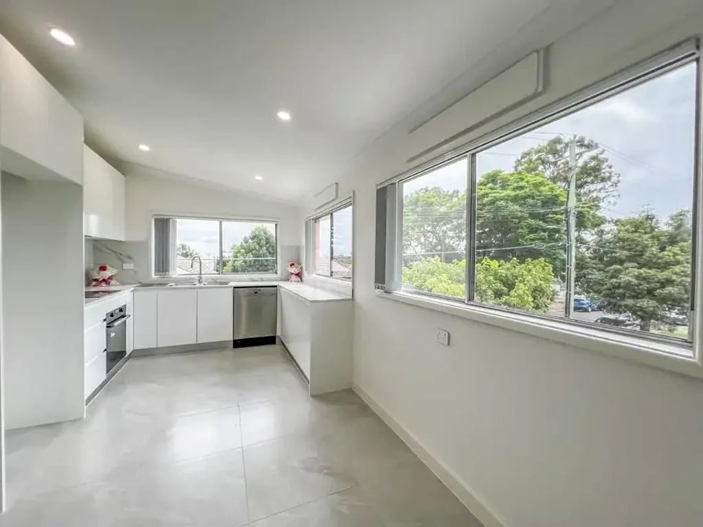 Fully renovated 5-bedroom family house