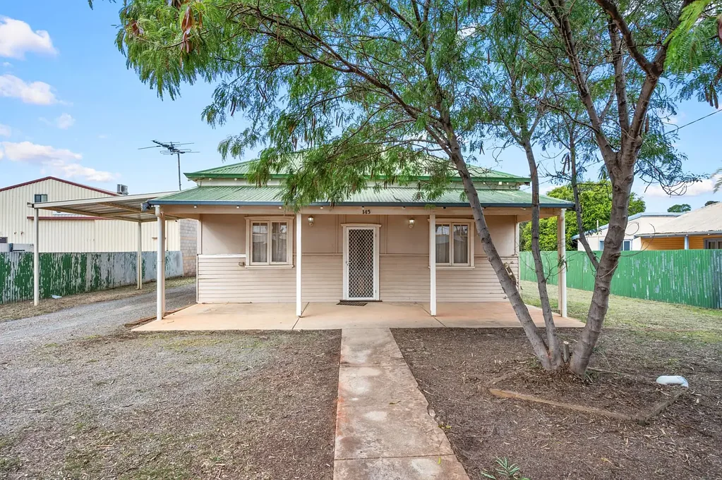 Kalgoorlie 3chambre Old Goldfields Charm – Potential Residential Development / Commercial