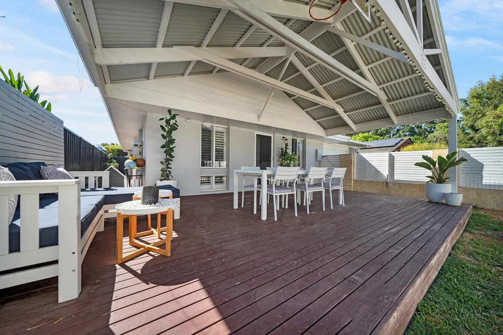 Morley 4 Bedroom Hampton Style Renovated Retreat in the Heart of Morley!