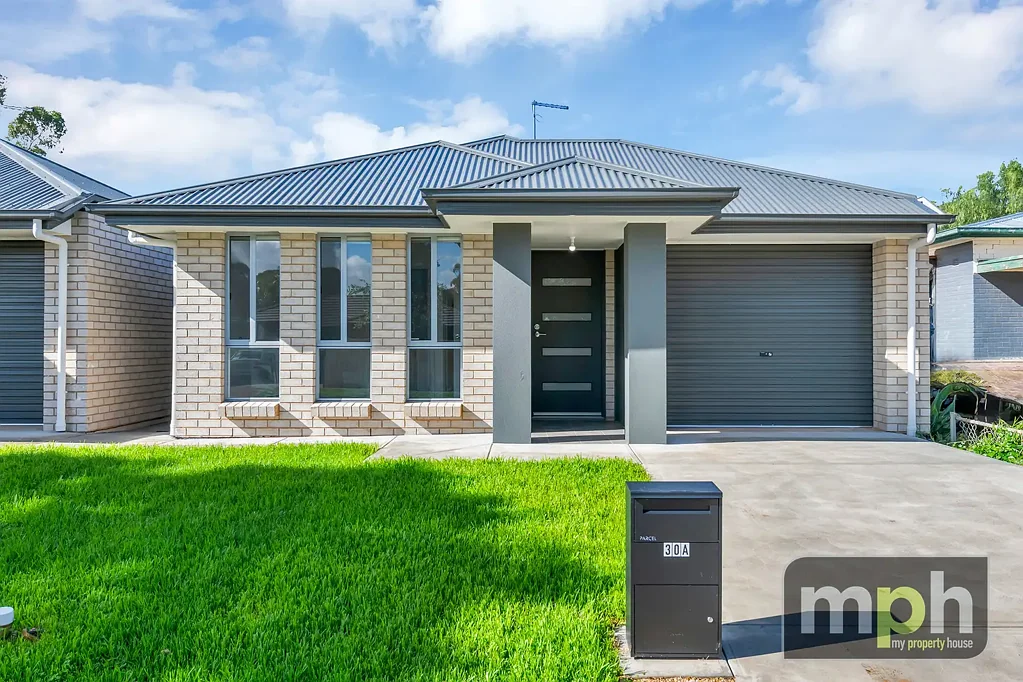 Modern Living In Elizabeth Downs!