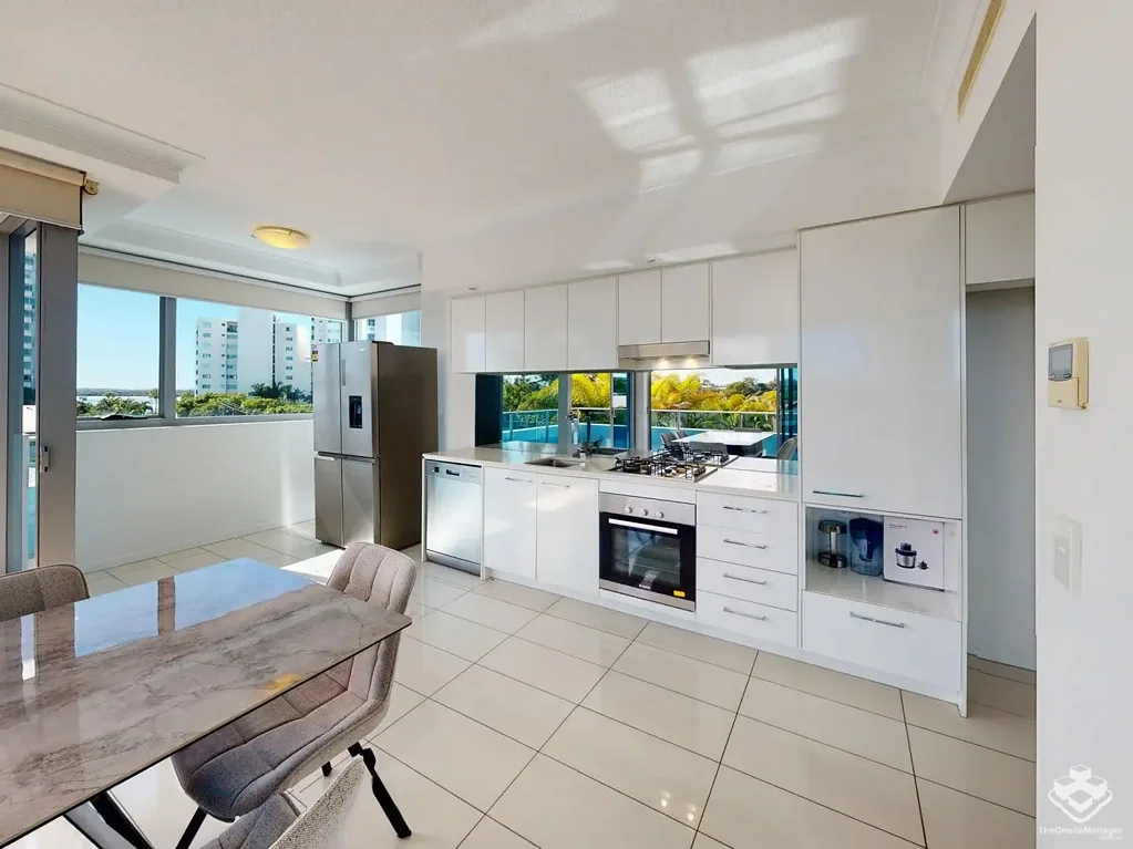 Fully Furnished 2-Bedroom Apartment with Broadwater Views