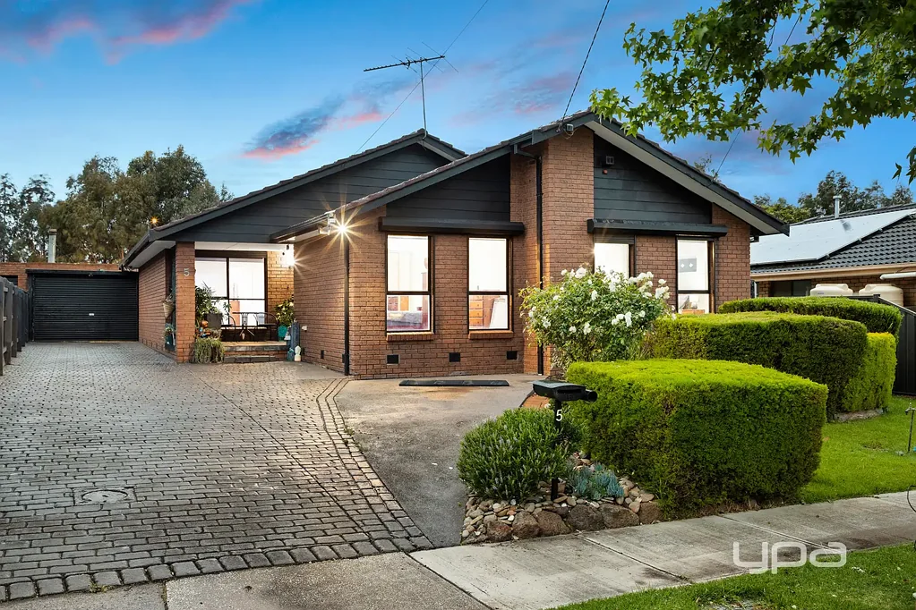 5 Tarlee Drive, Albanvale, VIC 3021