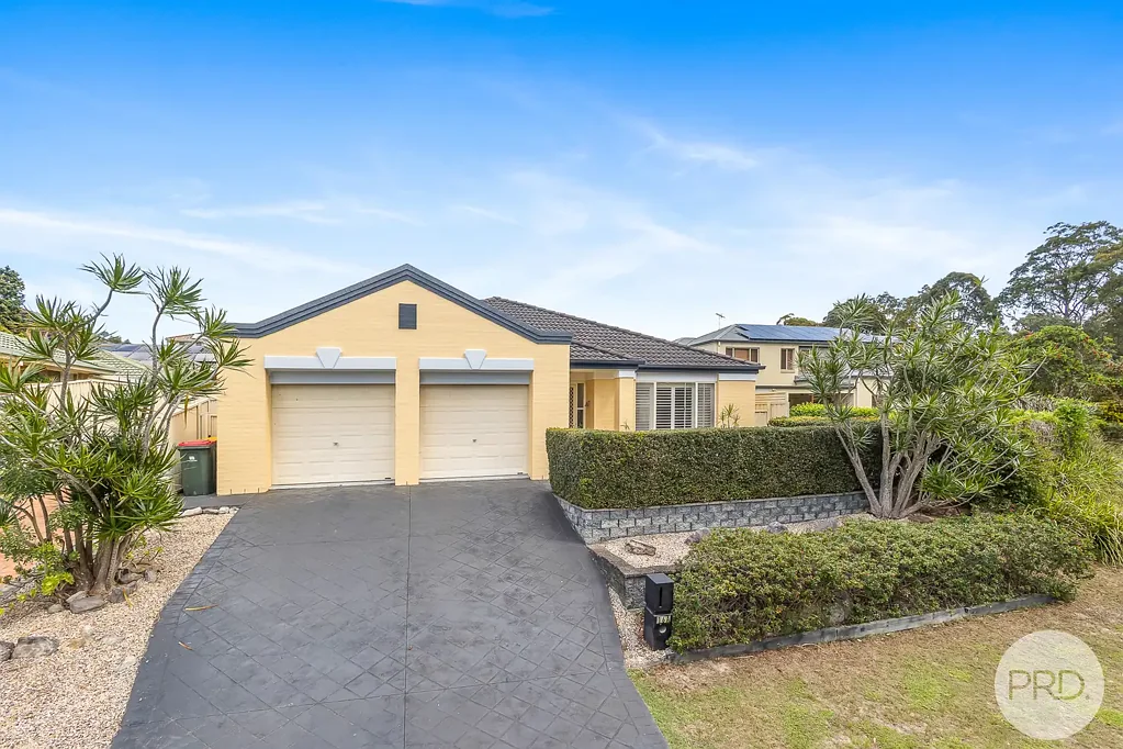 Corlette 4房  Immaculate Low Maintenance Home in Idyllic Position