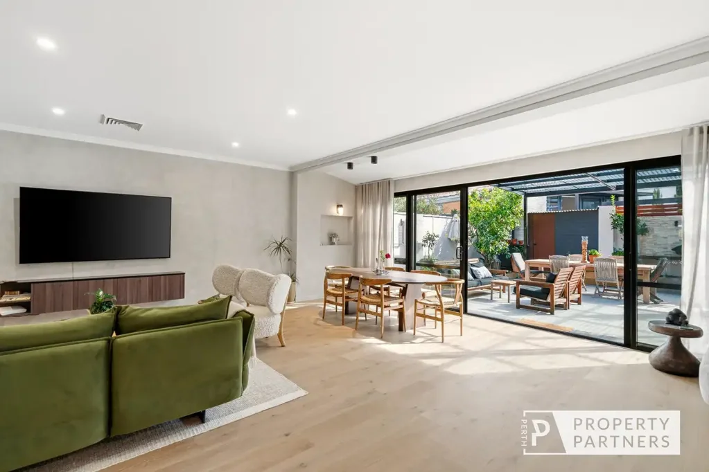 Wembley Downs 4房  REFINED LIVING, EXCEPTIONAL FLEXIBILITY, & SELF-CONTAINED GUEST RESIDENCE
