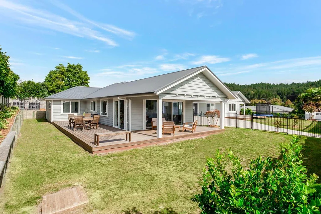 Riverhead Beauty  4 Bedrooms