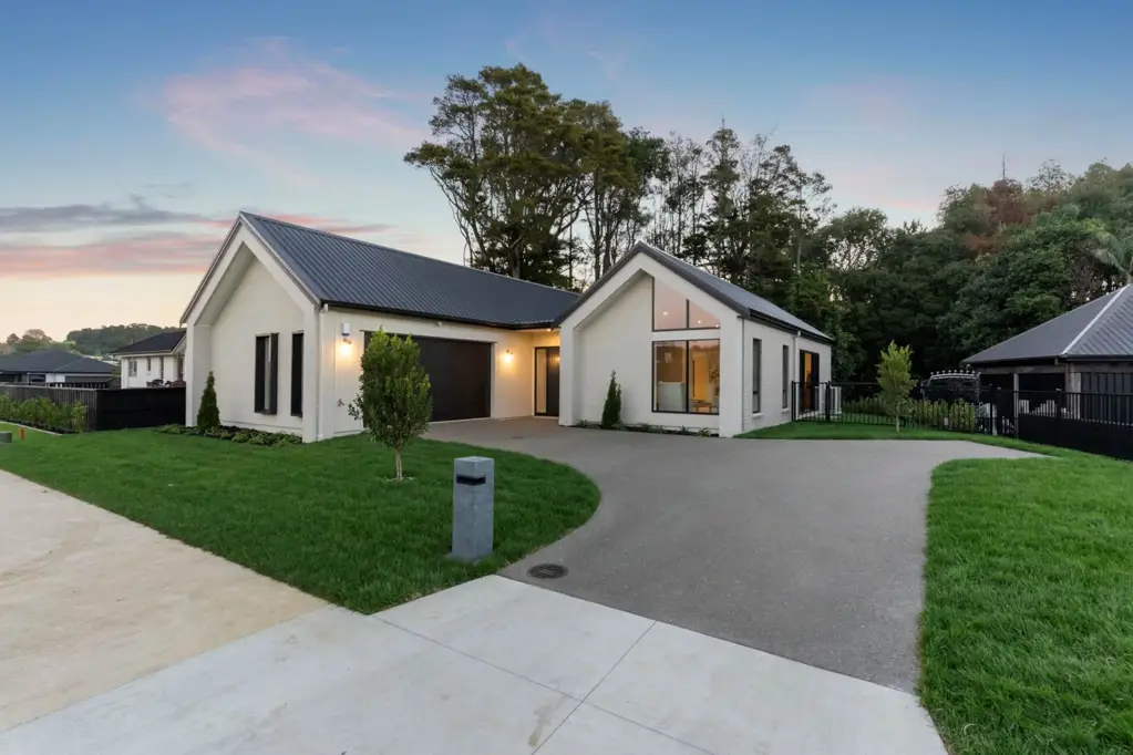 Pukekohe 4房  STYLISH STREAMLINED SPACIOUS NEW HOME + WARRANTY
