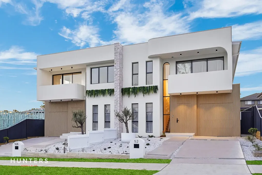 Wentworthville 7ห้องนอน Brand-New Duplex with Premium Finishes & A Granny Flat