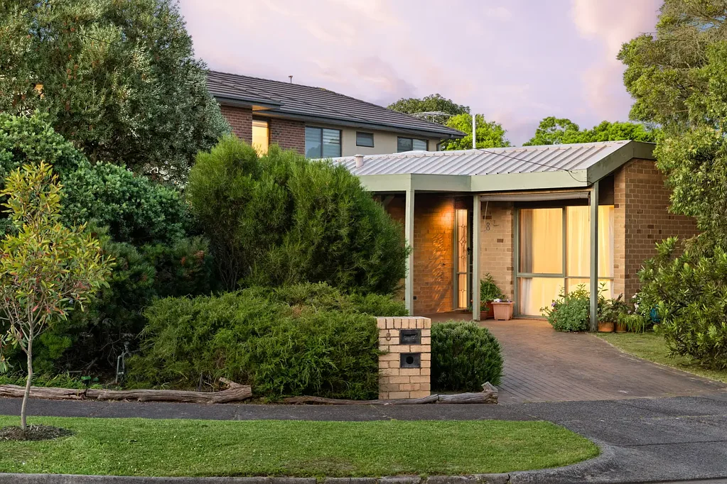 Mount Waverley 4 Bedroom Architectural Brilliance in an Exclusive Mount Waverley Court