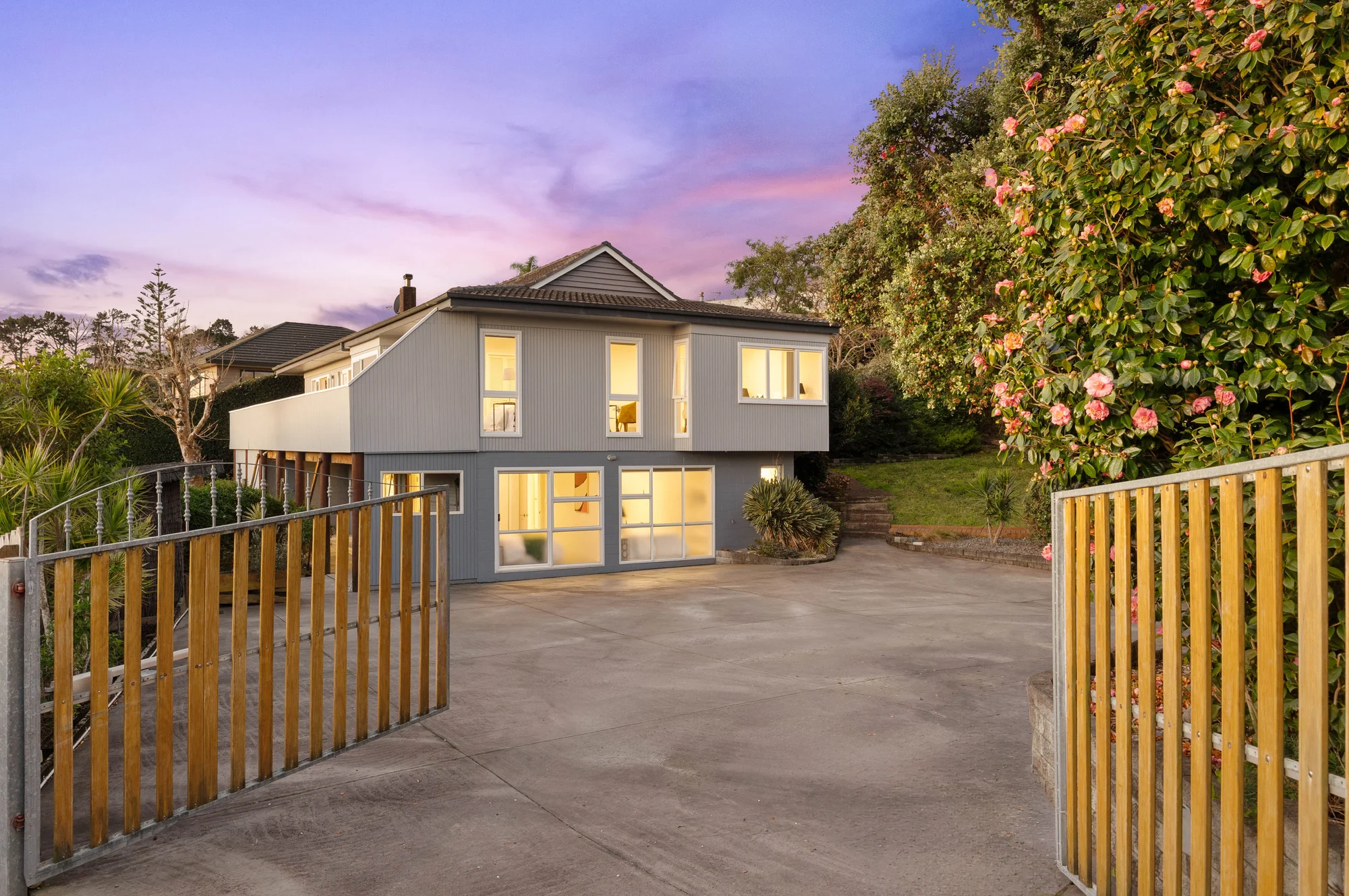 Bucklands Beach 5બેડરૂમ Home & Granny Flat! Elevated View! Land Potential!